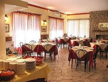 Golf Dei Marmi מלון 3*