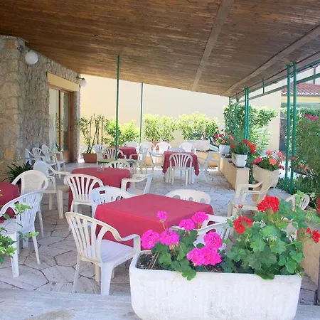 Golf Dei Marmi מלון 3*